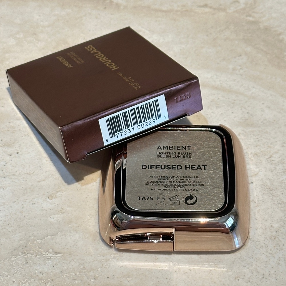 Hourglass Ambient Lighting Blush - Diffused Heat - Picture 6 of 7